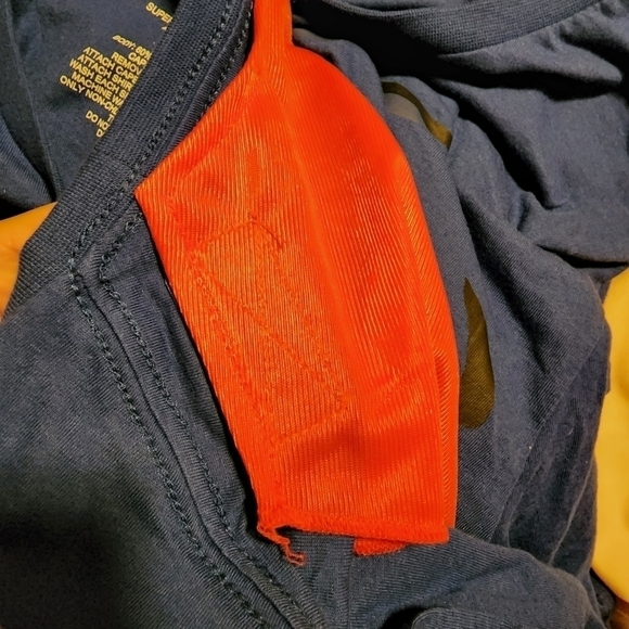 Superman Tee T-Shirt w/ Velcro Cape Glow In The Dark Halloween Costume Superhero - Picture 5 of 7